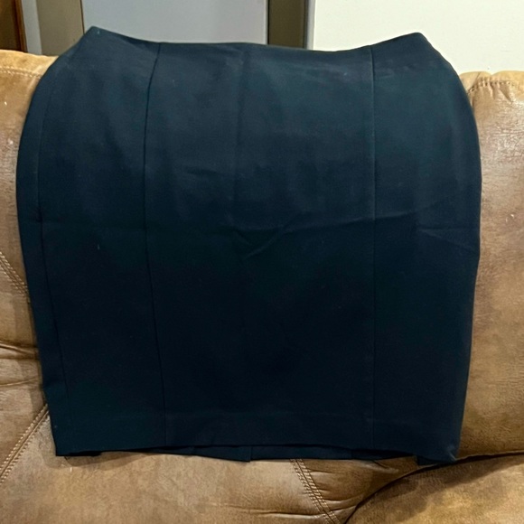 The Limited Skirt Black - Picture 1 of 2